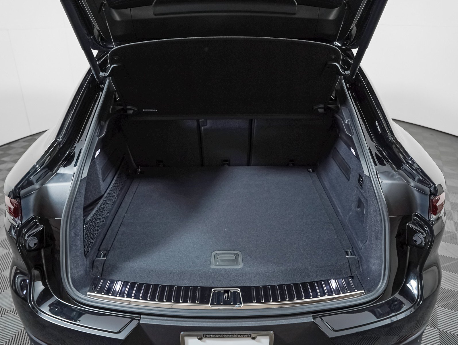 New 2026 CHROMITE BLACK Porsche E-Hybrid Coupe image 26