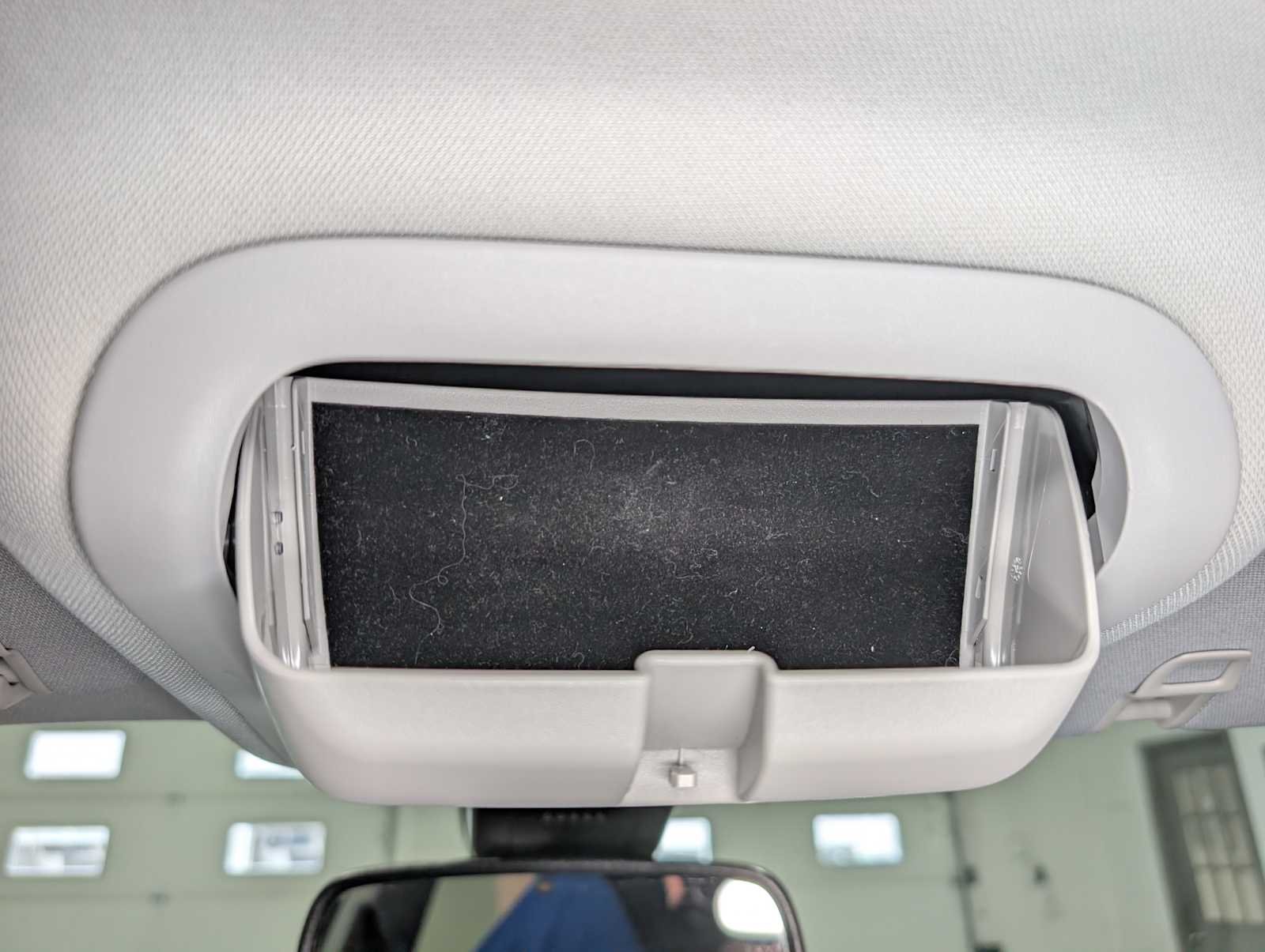 Used 2023 Summit White GMC SLE image 28