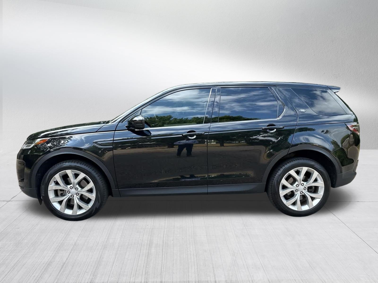 Used 2023 Santorini Black Metallic Land Rover SE image 2
