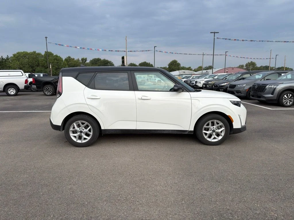 Used 2023 White Kia S image 2