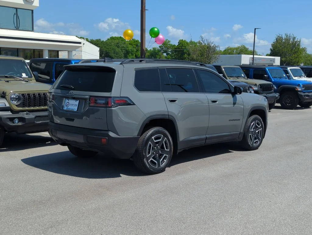 New 2026 Sting-Gray Clear-Coat Exterior Paint Jeep Laredo image 7