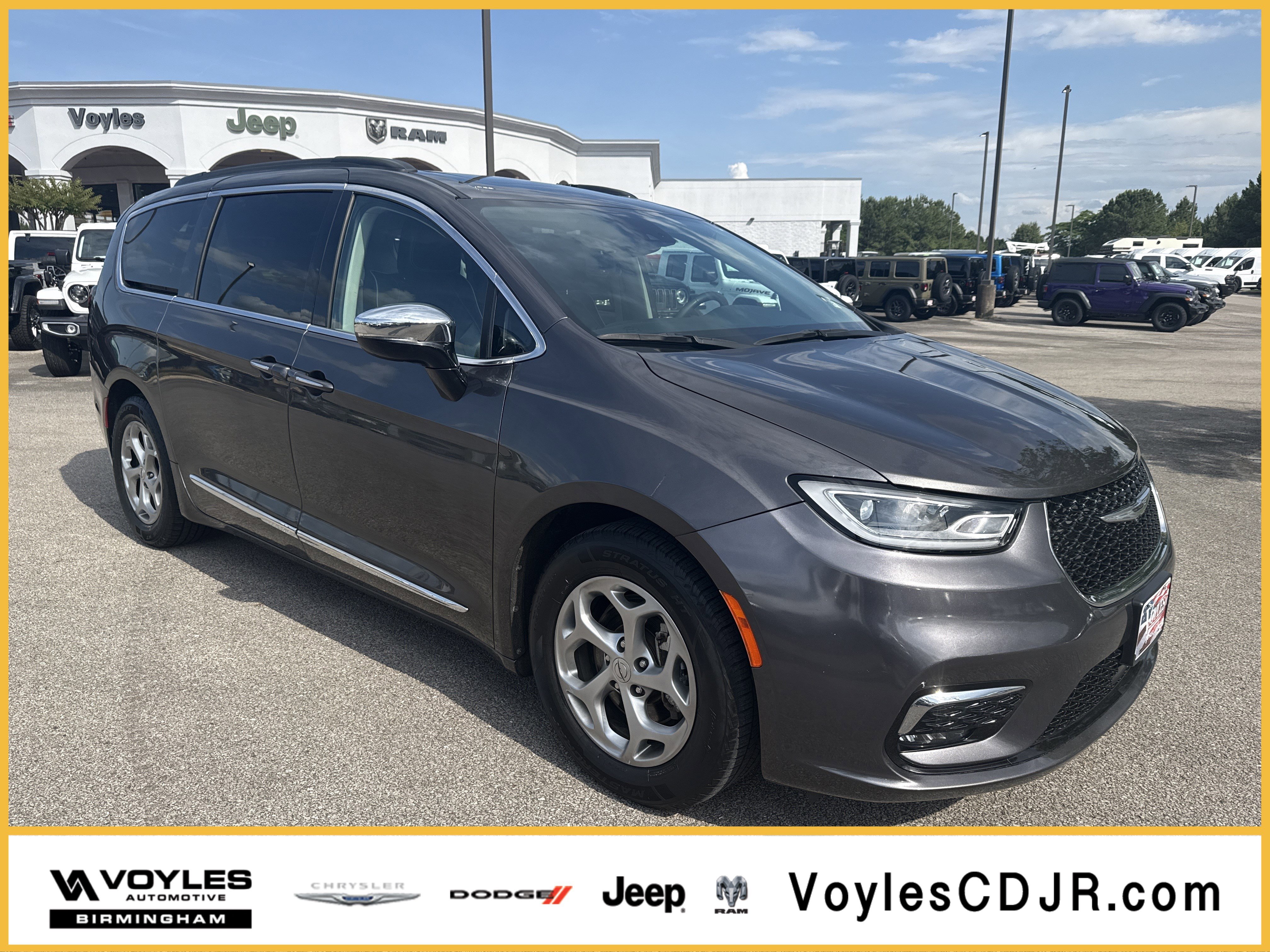 2023 Chrysler Pacifica's photo
