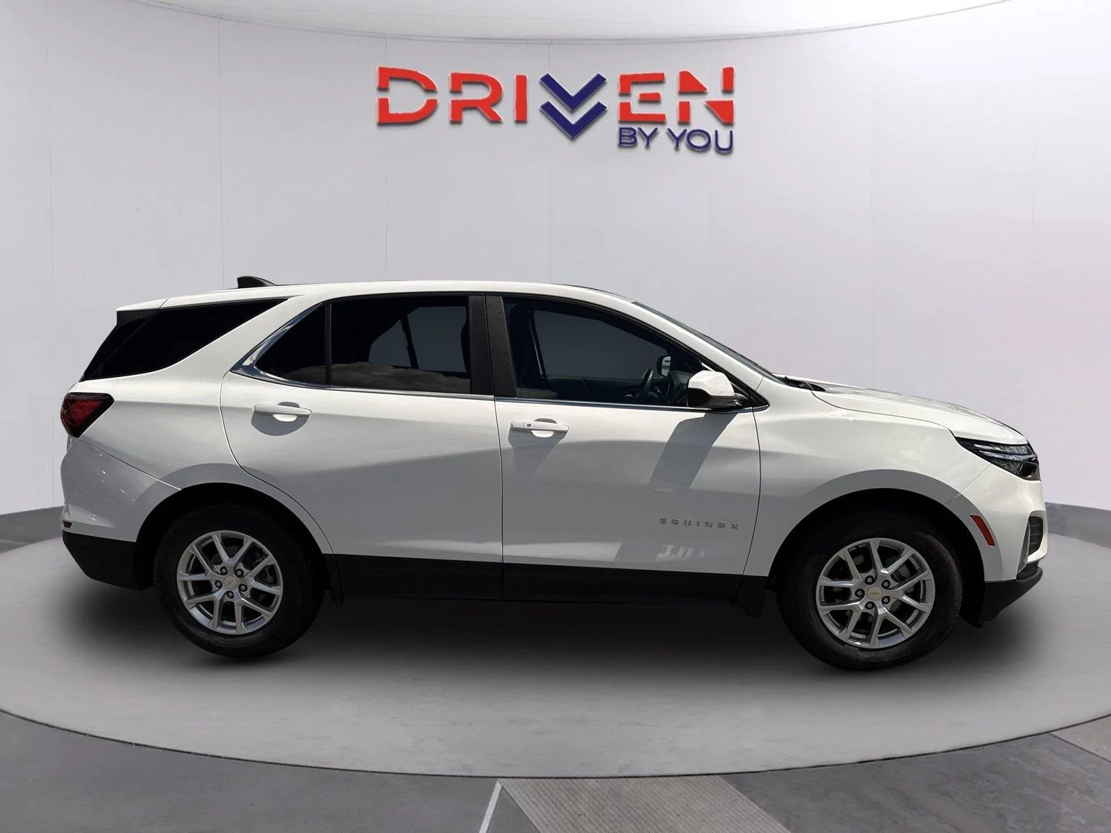 Used 2024 Summit White Chevrolet LT image 4