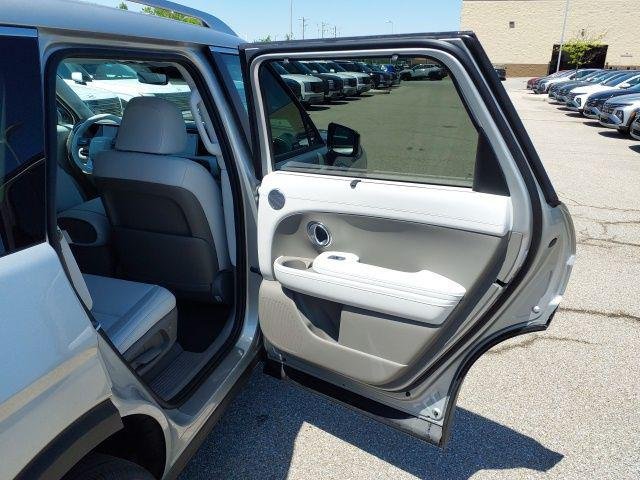 New 2026 Silver Hyundai Blue SEL Premium image 32