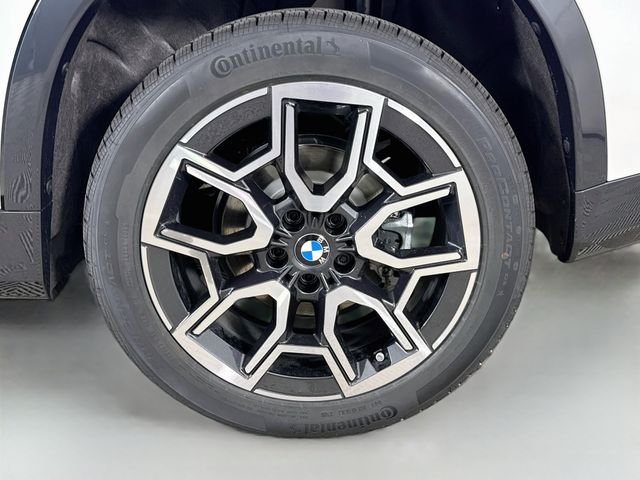 New 2026 White Metallic BMW xDrive28i image 31