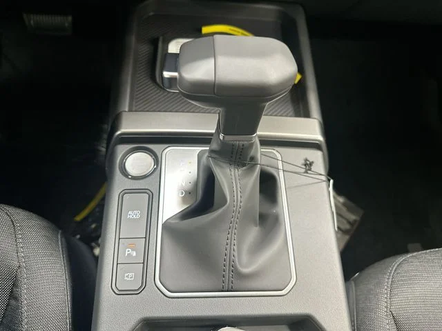 New 2027 Ivory Silver Kia S image 21