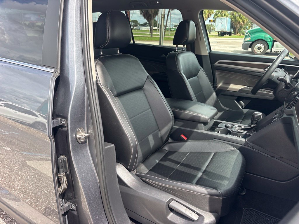 Used 2022 Gray Volkswagen 3.6L V6 SE w/Technology image 20