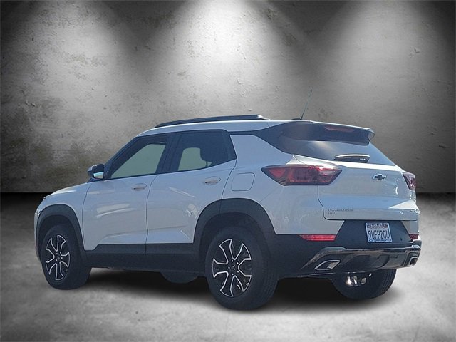 Used 2025 Iridescent Pearl Tricoat Chevrolet ACTIV image 3