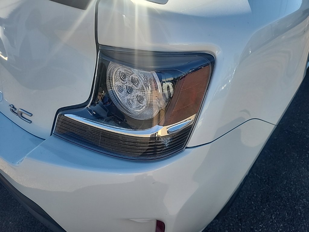 Used 2016 White Scion Base image 13