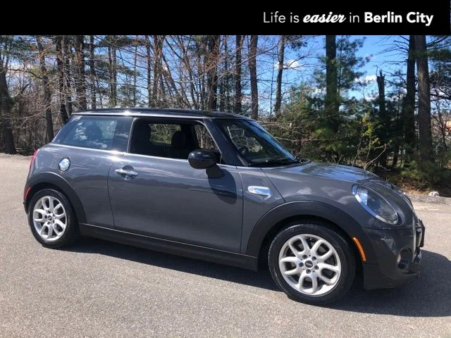 2019 MINI Hardtop Cooper S Signature's photo