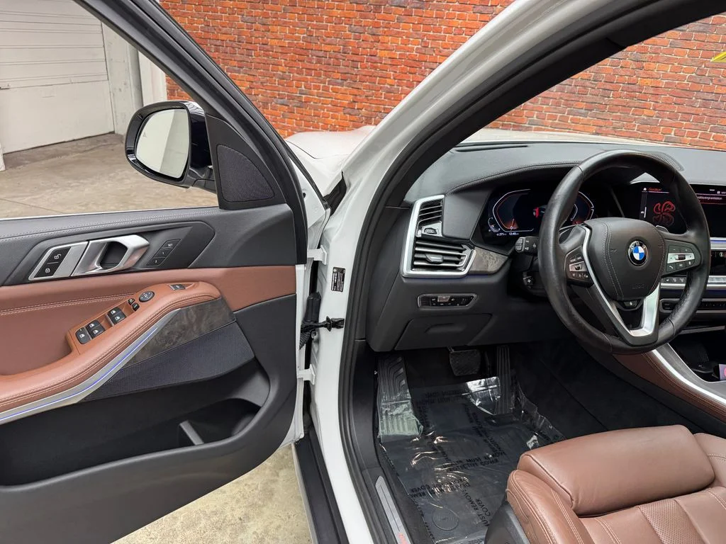 Used 2022 White BMW xDrive40i image 8