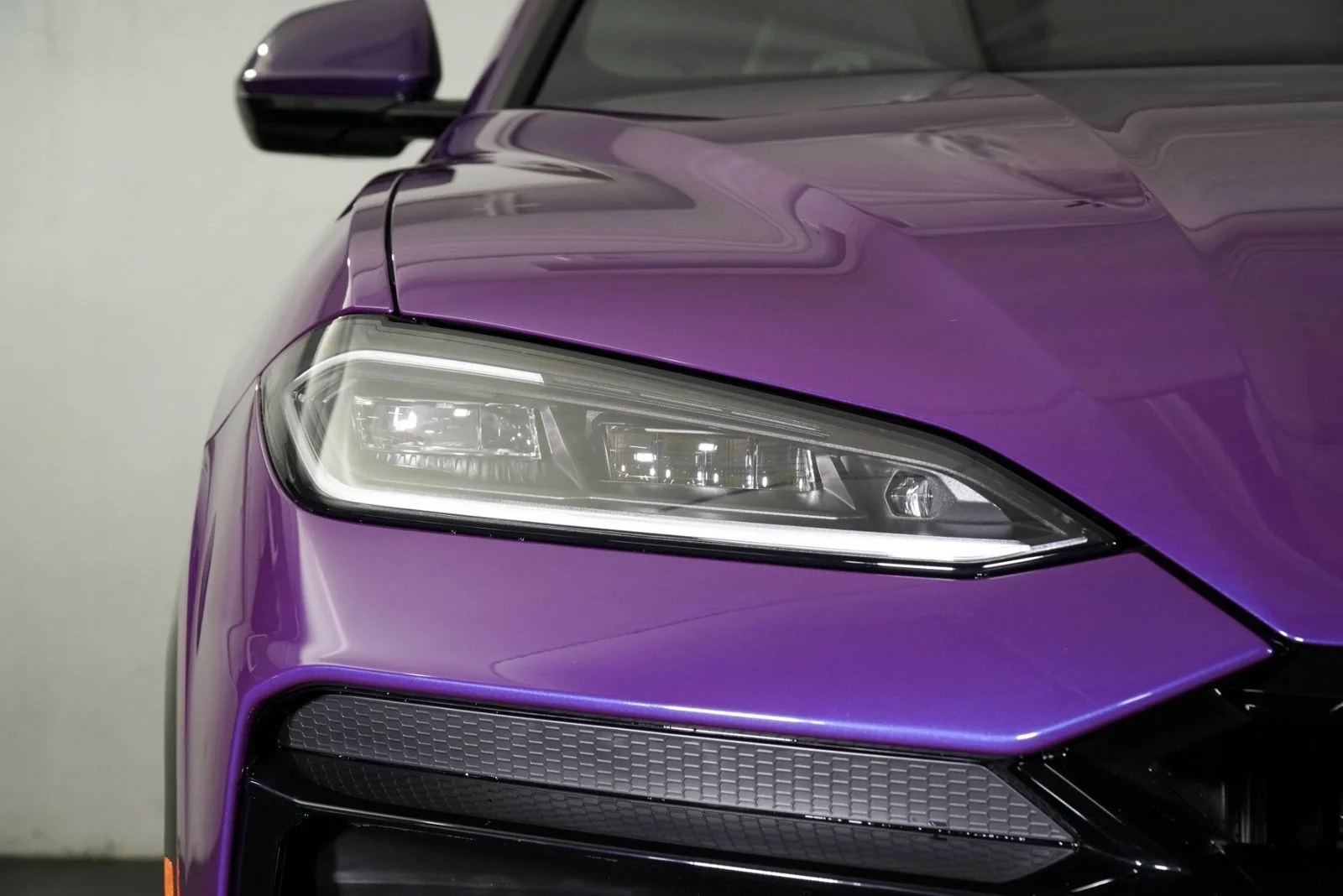 Used 2025  Lamborghini  image 15