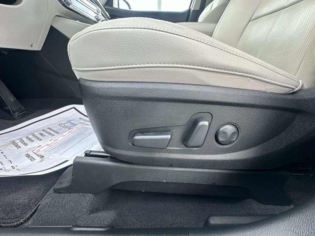 Used 2024 Glacial White Pearl Kia EX image 18