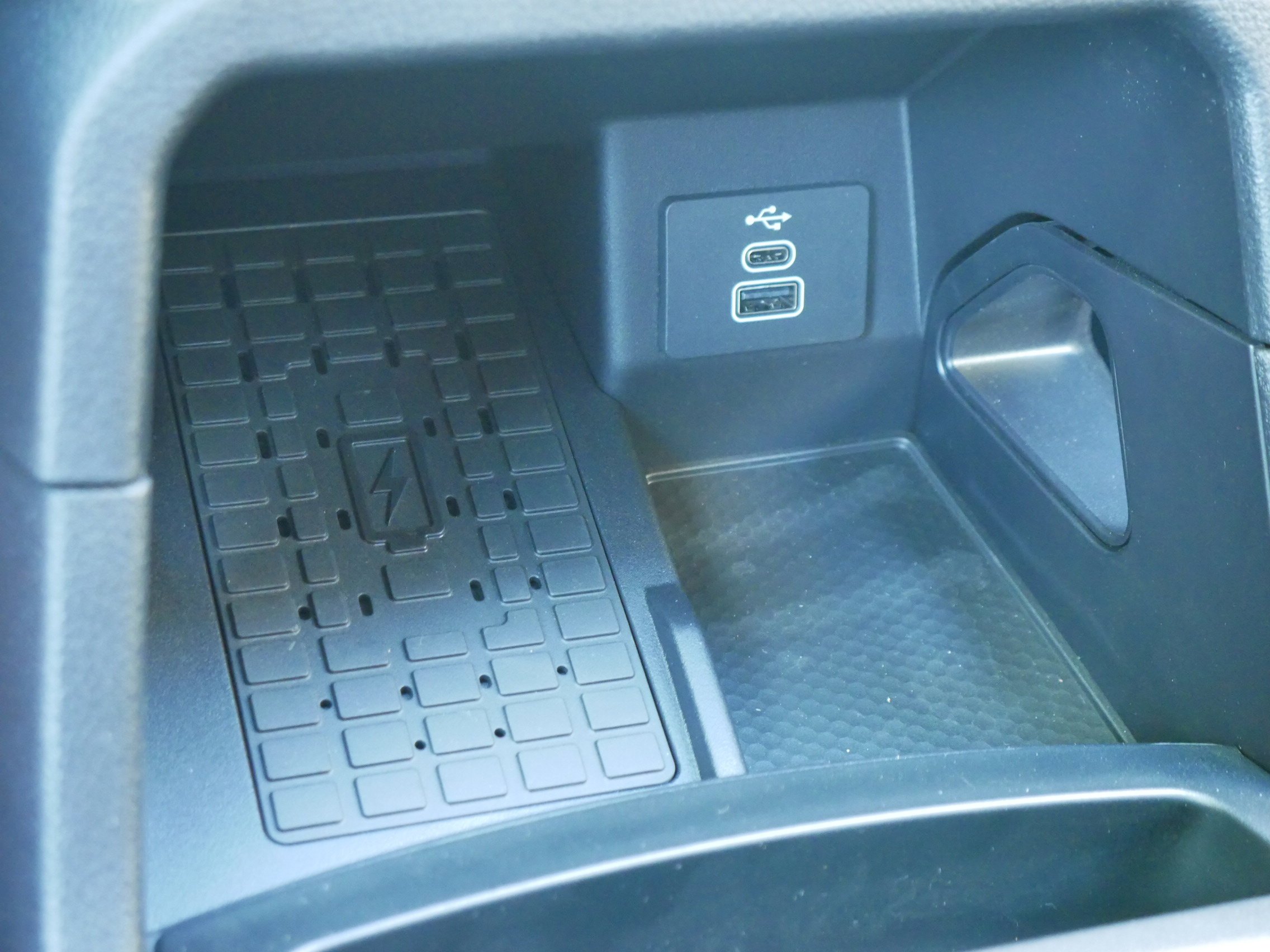 New 2025 Oxford White Ford XLT image 15