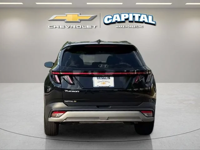 Used 2025 Black Hyundai SEL Convenience image 4