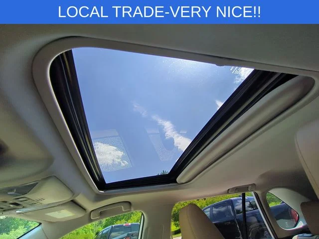 Used 2019 White Toyota XLE Premium image 18