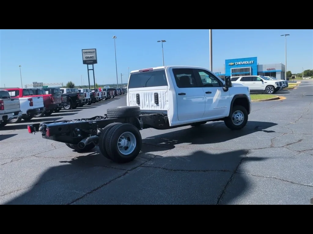 2026 GMC Sierra 3500 Chassis Cab Pro - Photo 32