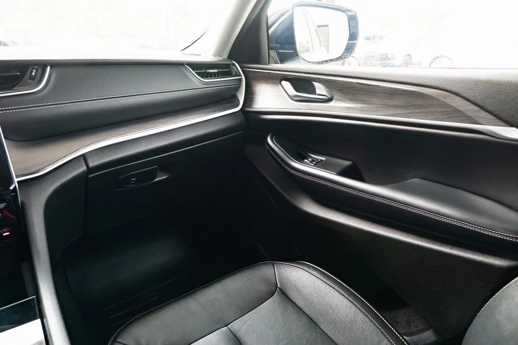 Used 2023 White Jeep Limited image 10