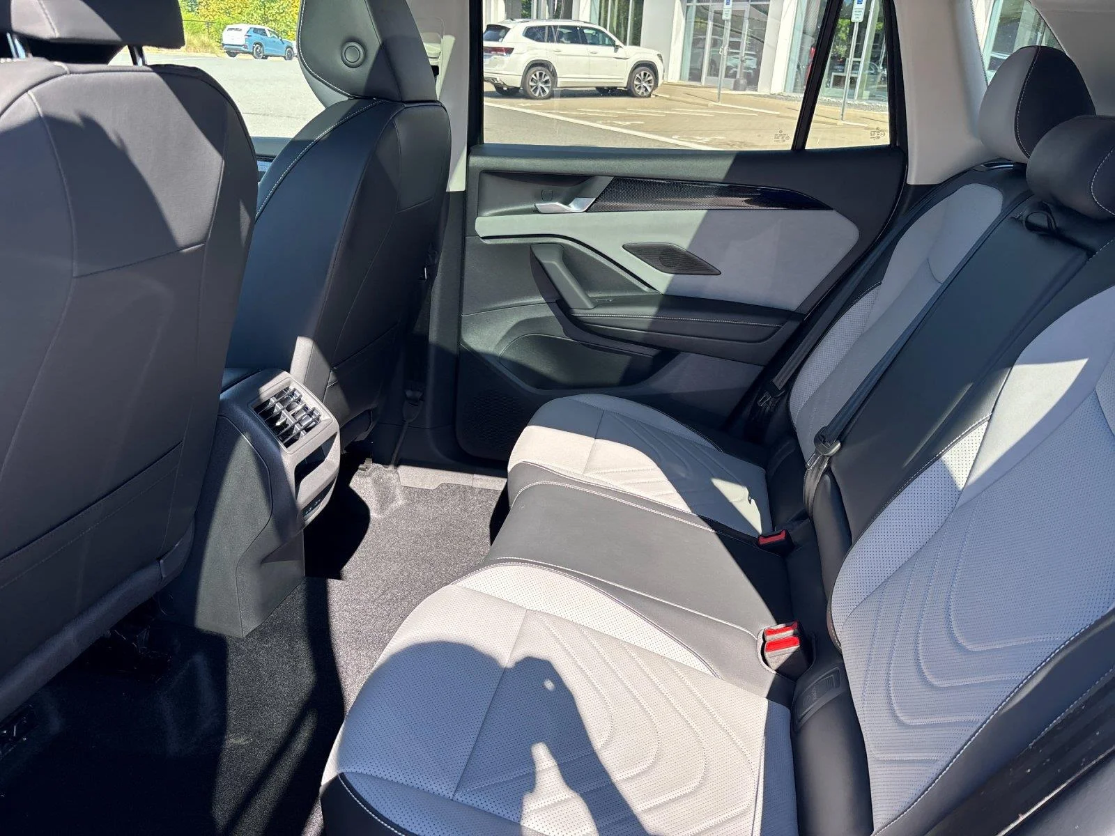New 2026 Platinum Gray Metallic Volkswagen SE image 31