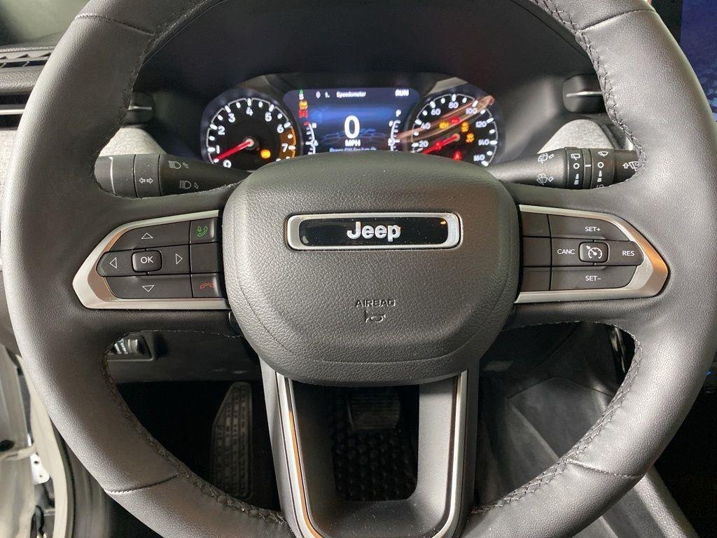 Used 2023 Bright White Clearcoat Jeep Latitude image 11