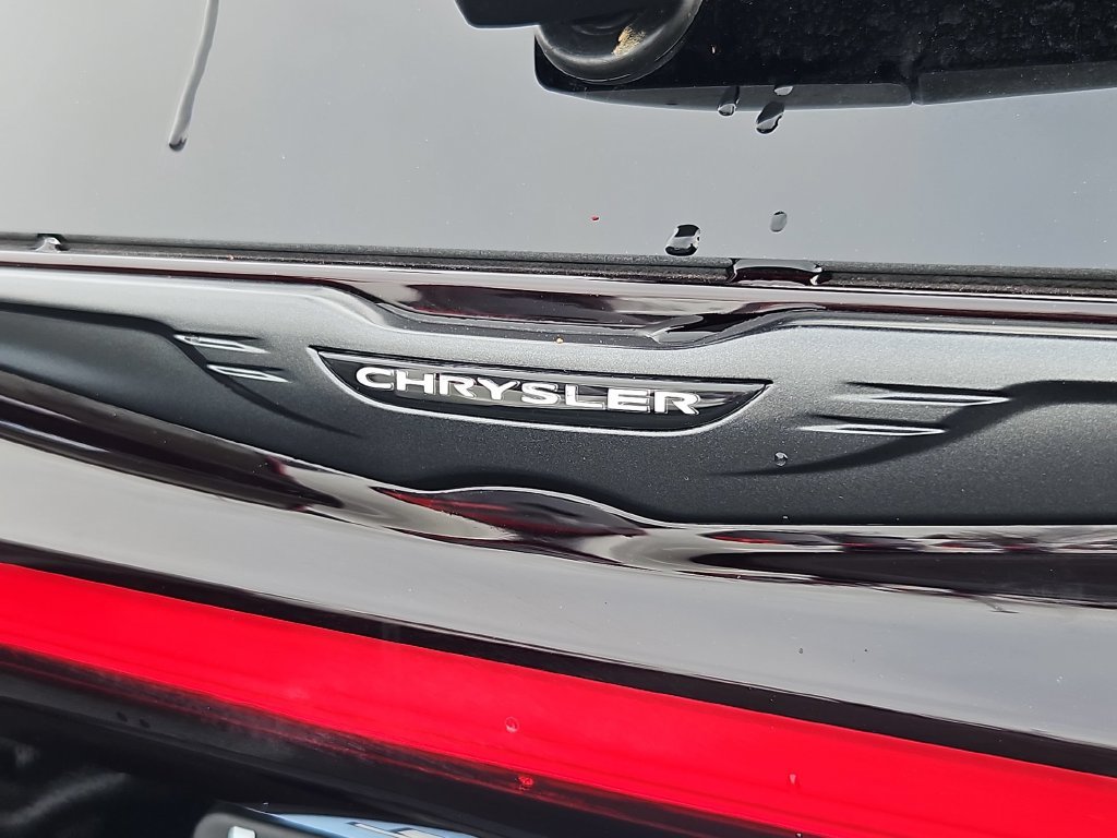 New 2026 Diamond Black Crystal Pearl-Coat Exterior Paint Chrysler Select image 25
