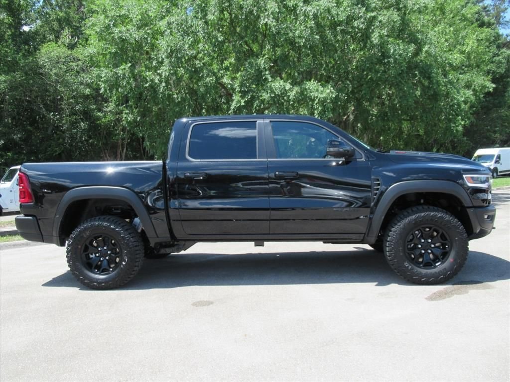 New 2026 Diamond Black Crystal Pearl-Coat Exterior Paint RAM RHO image 2