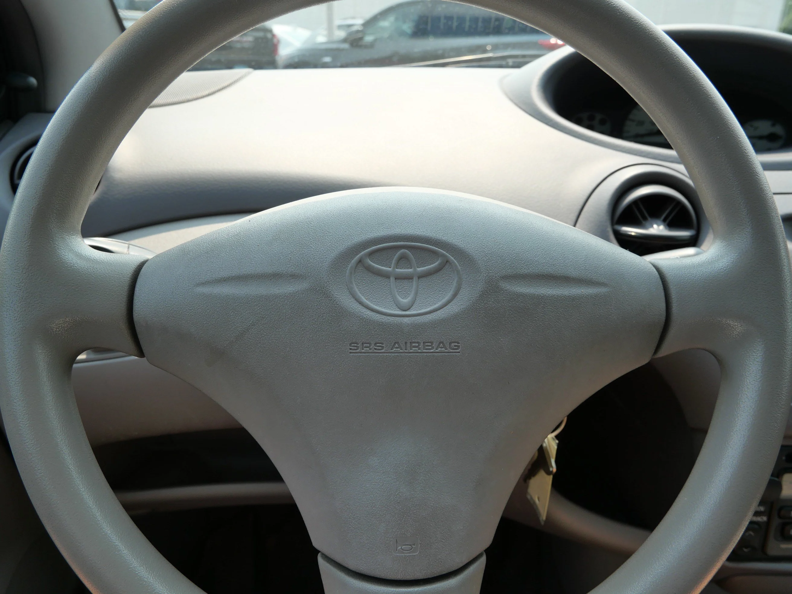 Used 2002 Polar White Toyota  image 25