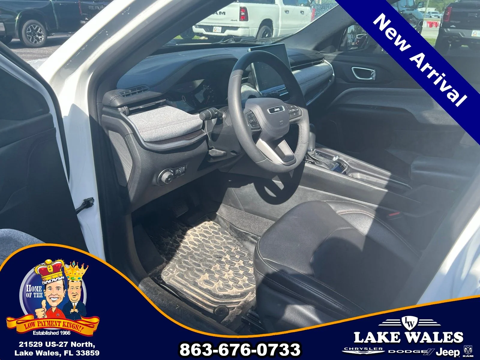 Used 2023 White Jeep Latitude Lux image 18