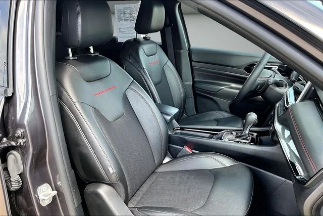 Used 2024 Metallic Jeep Trailhawk image 29