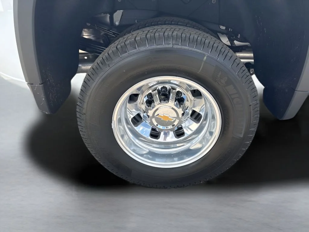 New 2026 White Chevrolet High Country image 33
