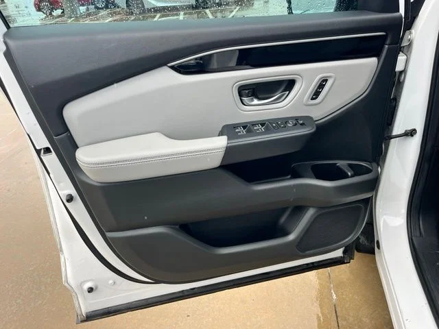 Used 2023  Honda EX-L image 9