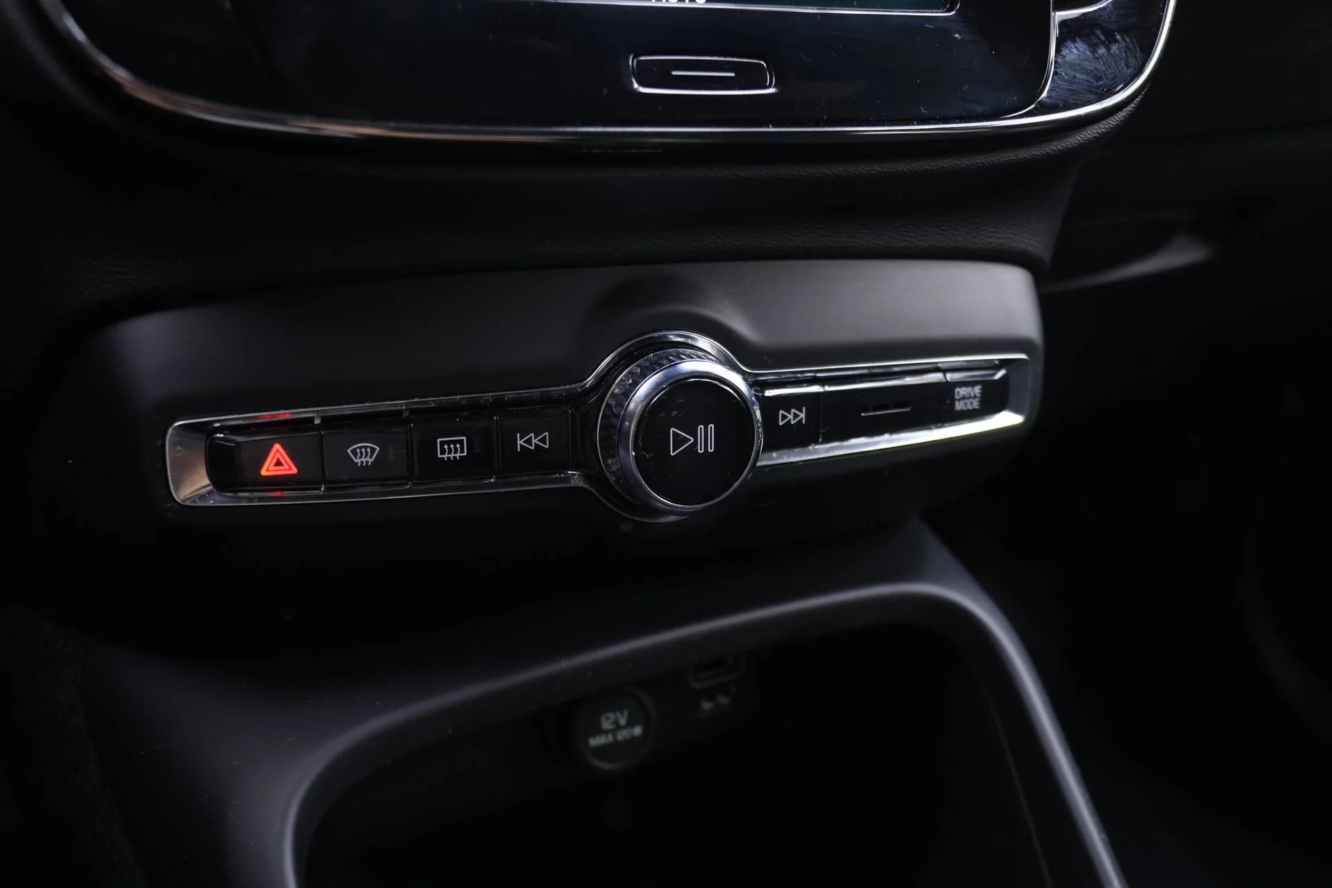 Used 2021 Blue Volvo R-Design image 10