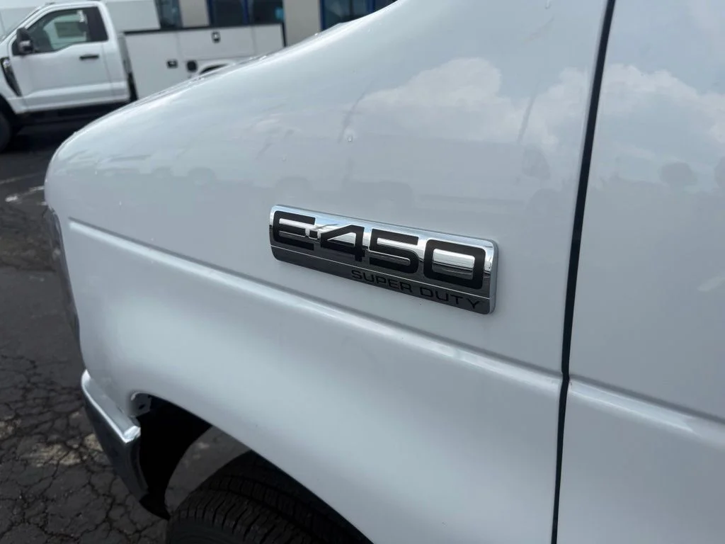 New 2027 Oxford White Ford E-450 DRW image 12