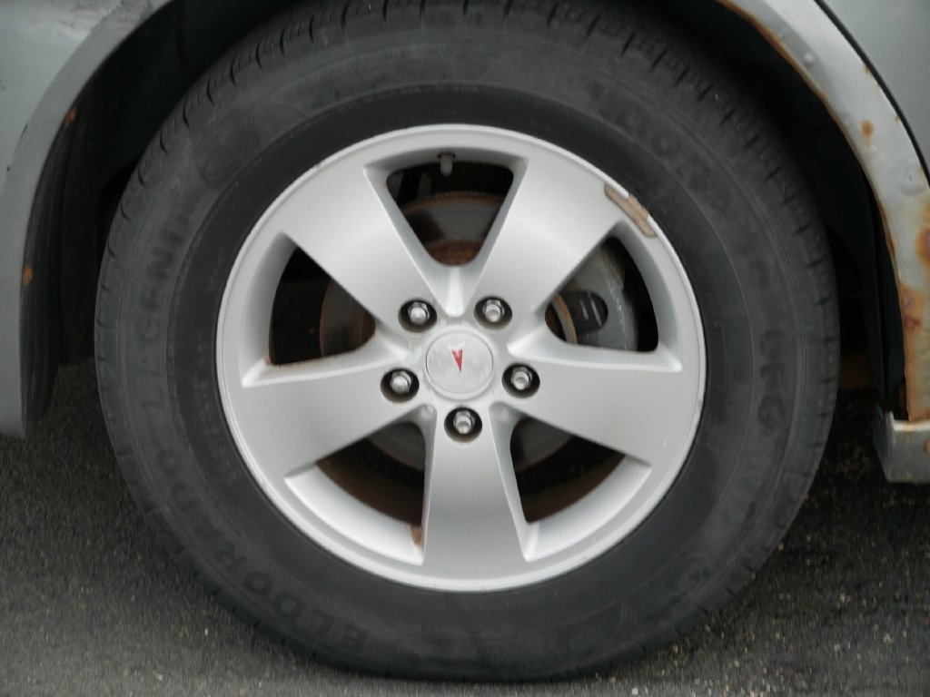 Used 2008 Shadow Gray Metallic Pontiac Base image 9