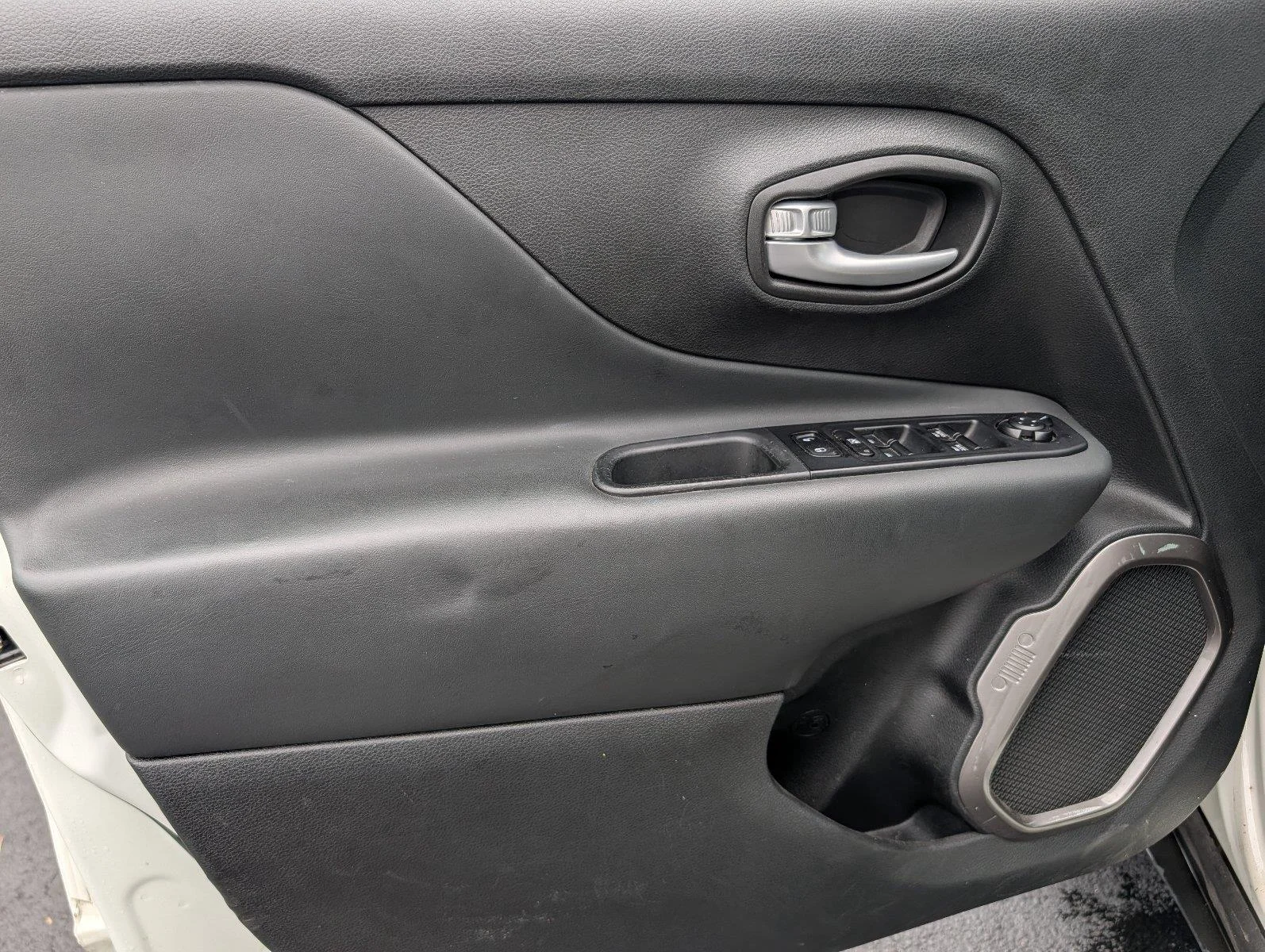 Used 2023 Alpine White Clearcoat Jeep Latitude image 14