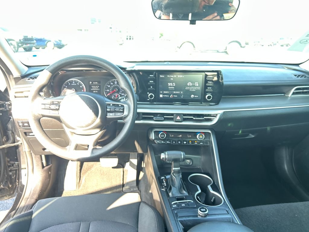 Used 2022 Black Kia LXS image 15