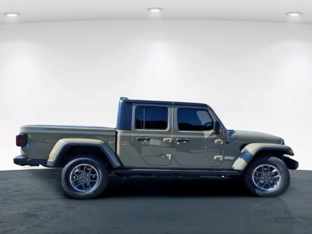 Used 2020 Green Jeep Overland image 7