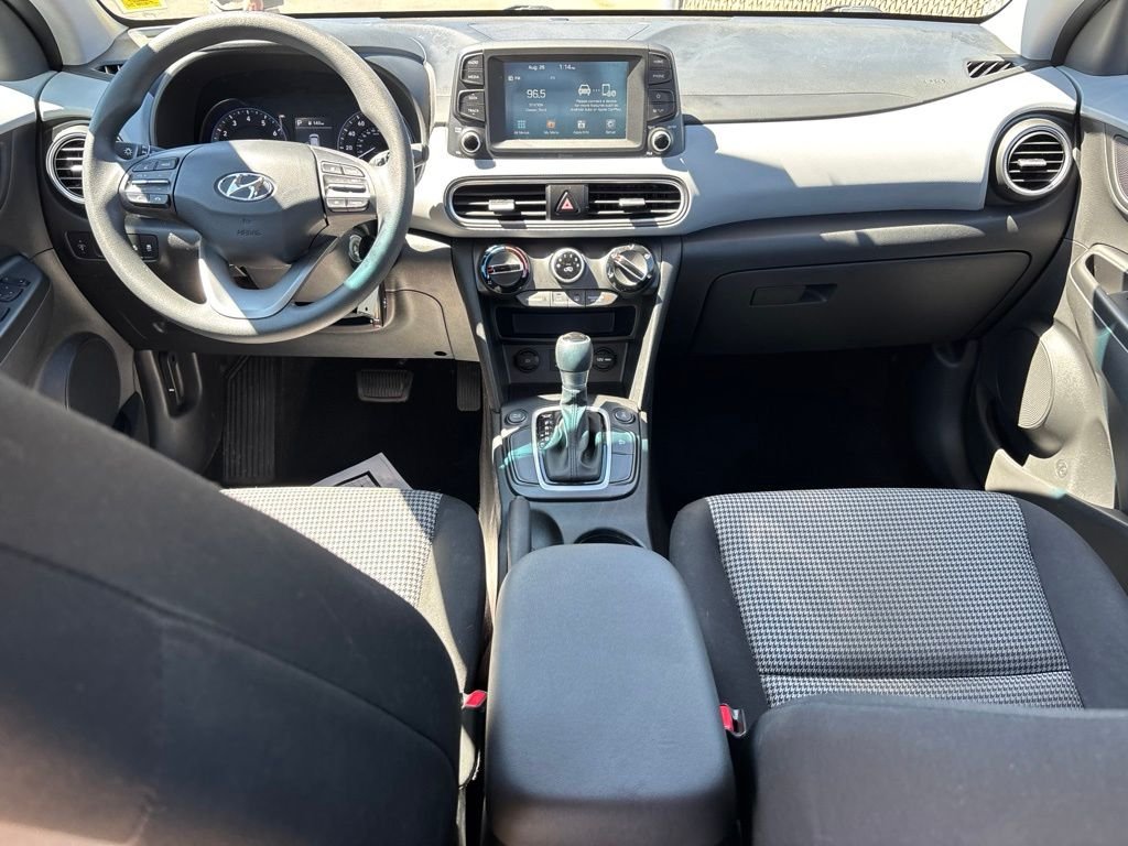 Used 2020 Black Hyundai SE image 25