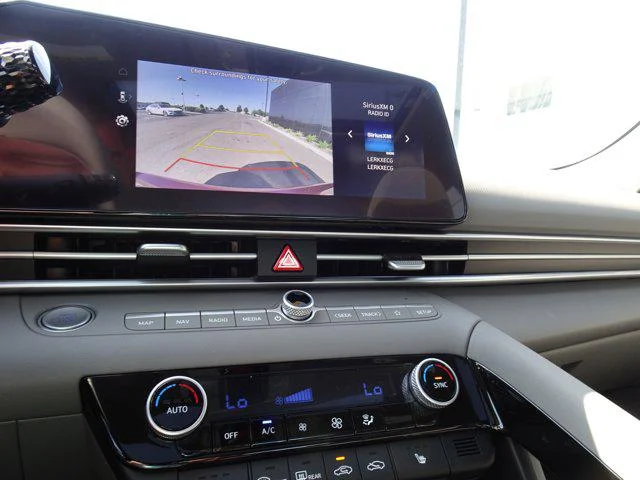 2025 Hyundai Elantra SEL - Photo 15