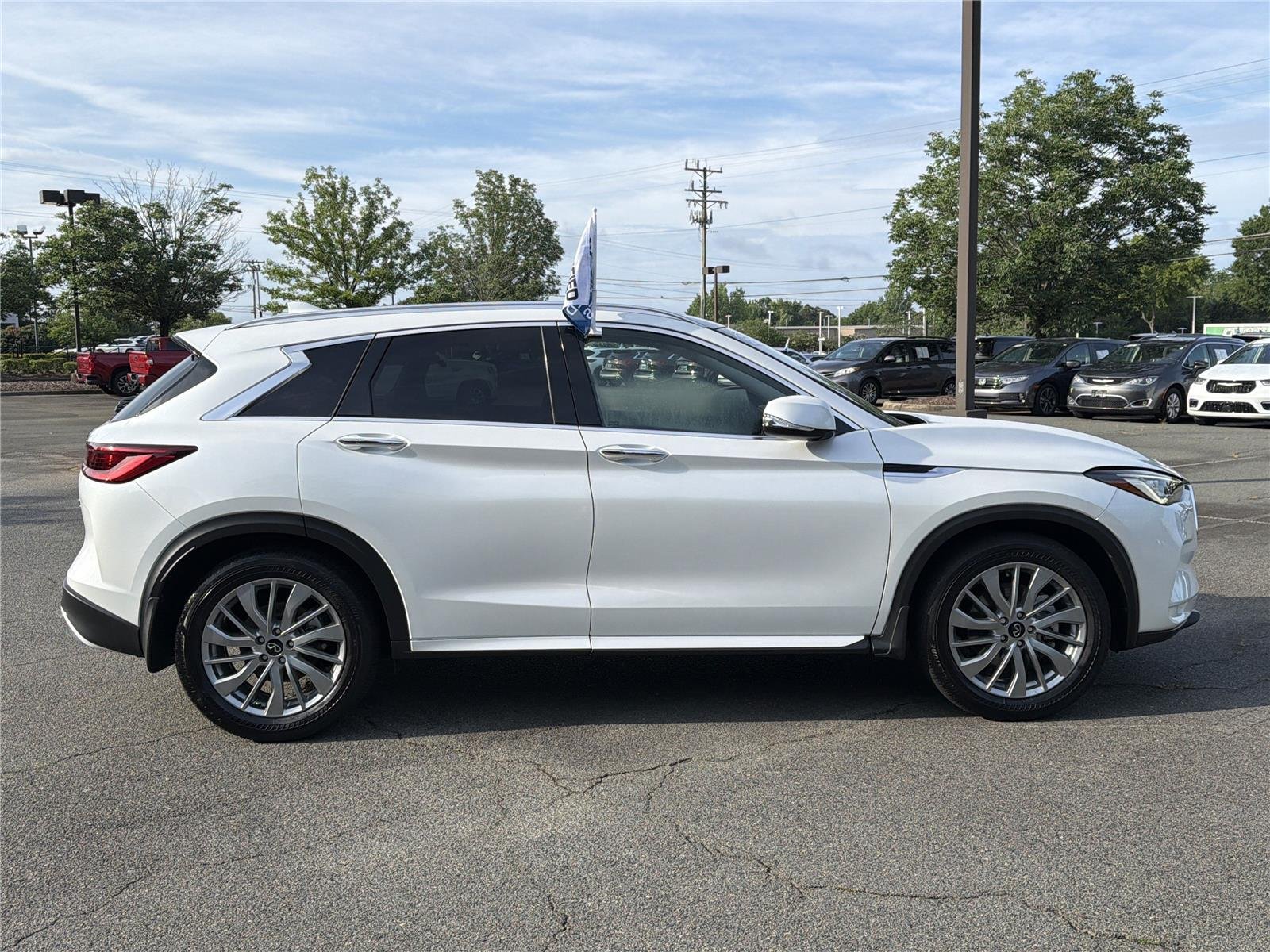 Certified Used 2024 Radiant White INFINITI LUXE image 31