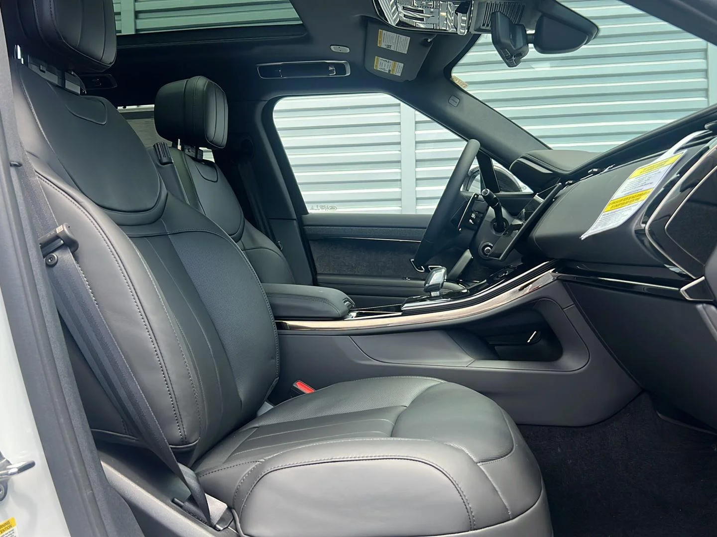 New 2026 Fuji White Land Rover Dynamic SE image 25