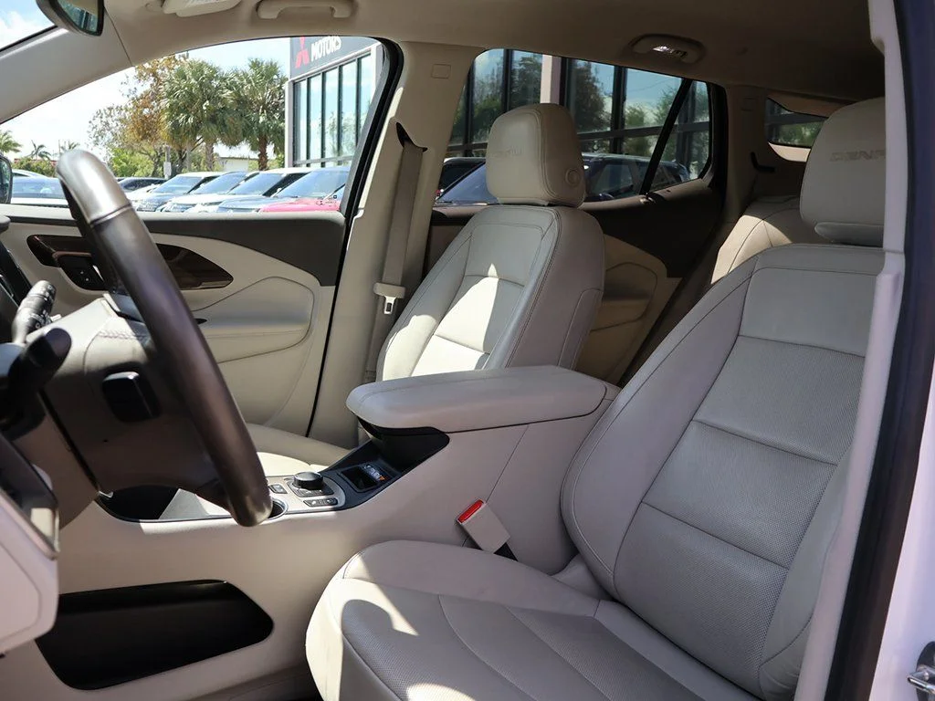 Used 2020 White GMC Denali image 29