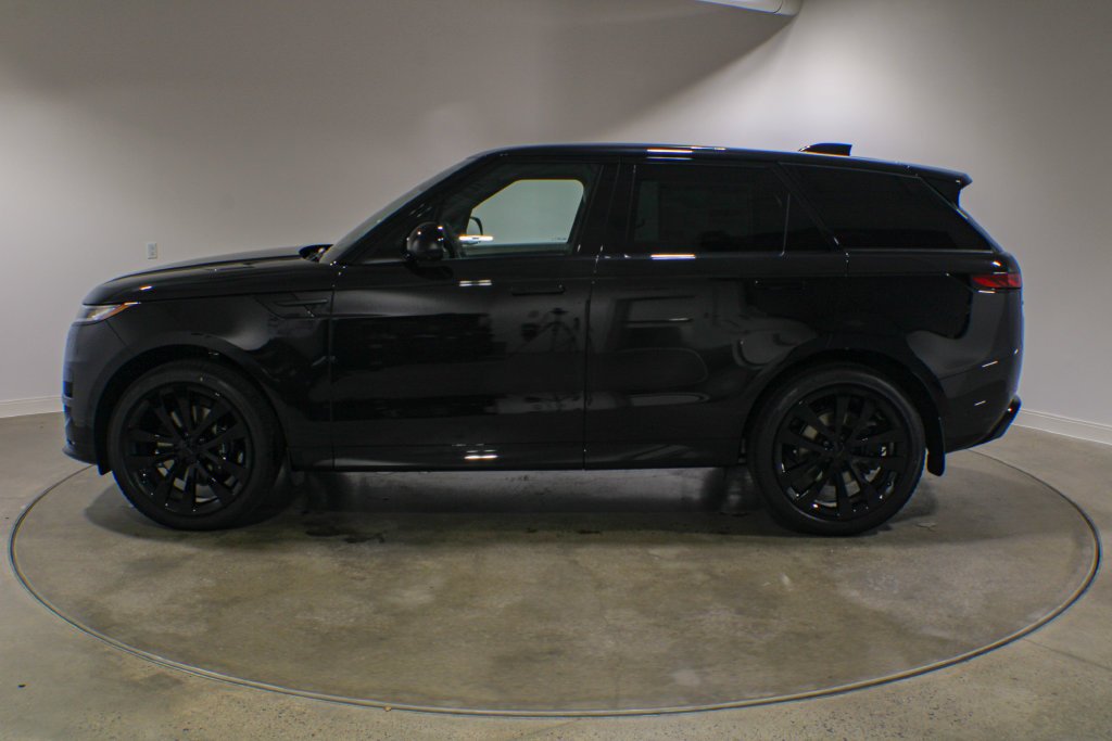 New 2027 Santorini Black Land Rover Dynamic SE image 3