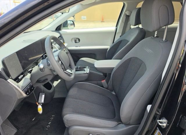 Certified Used 2025 Abyss Black Hyundai SE image 7
