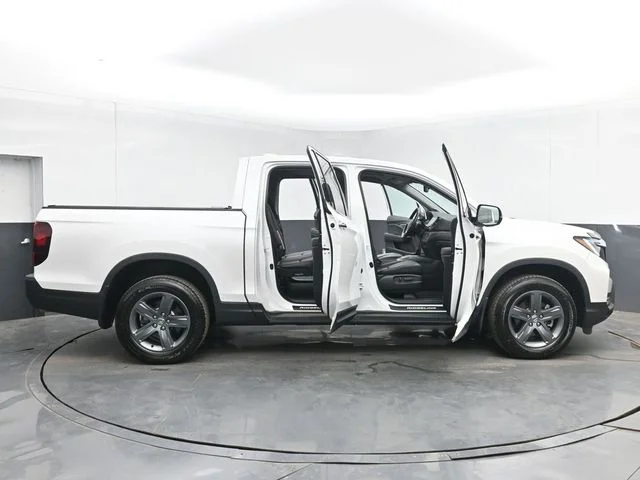 Used 2023 White Honda RTL-E image 51