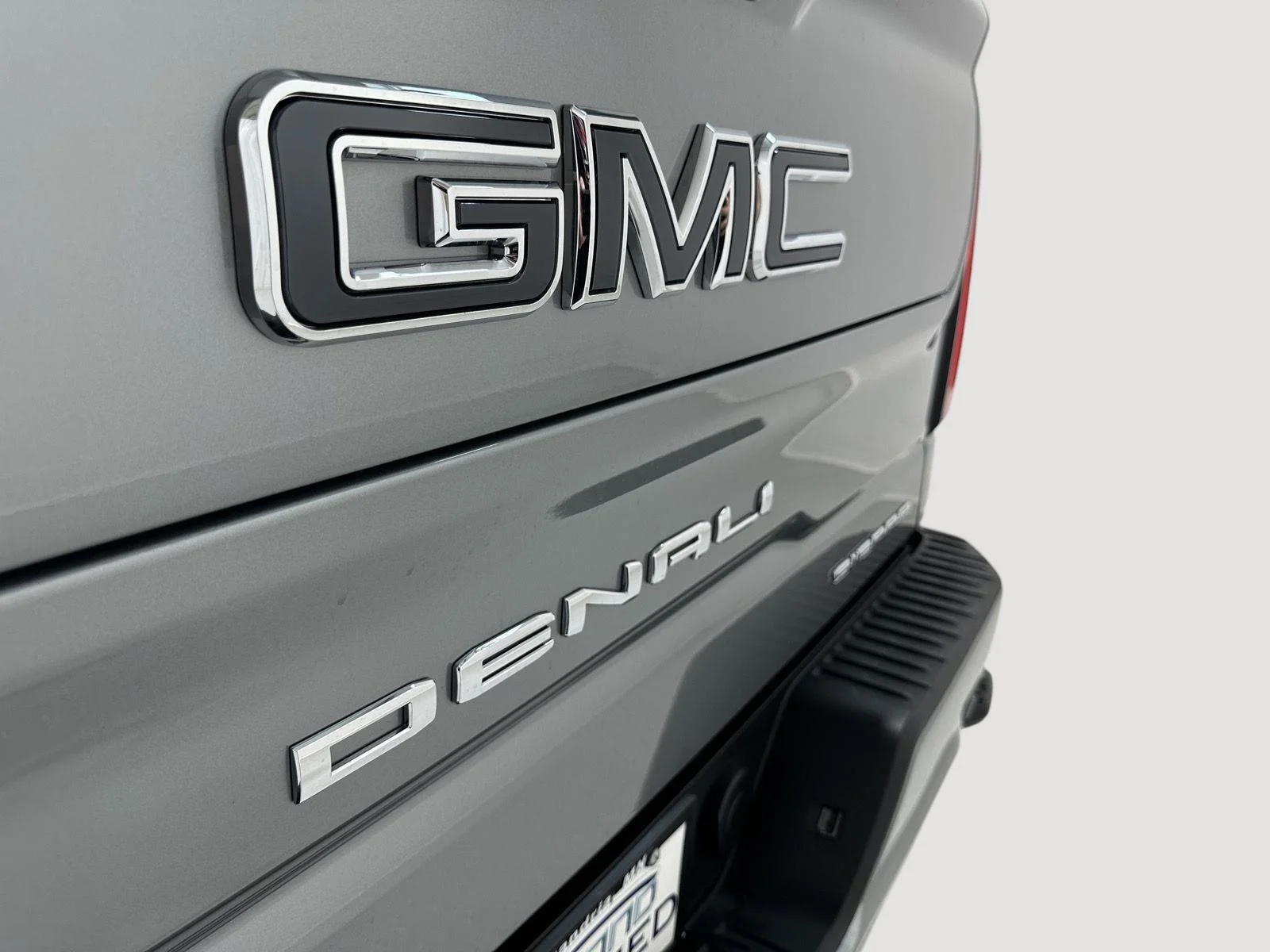 Used 2025 Sterling Metallic GMC Denali Ultimate image 31