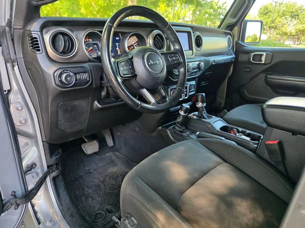 Used 2018 Silver Jeep Sport S 4x4 image 11