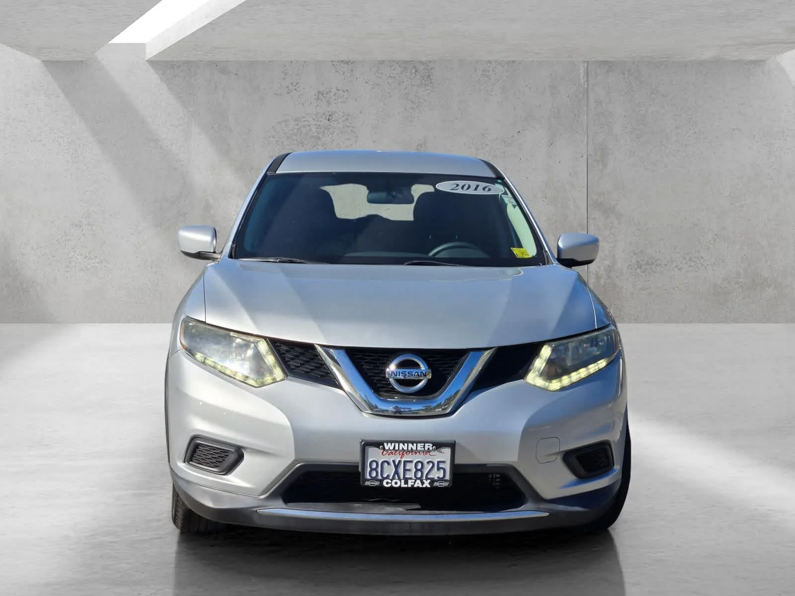 Used 2016  Nissan SV image 2