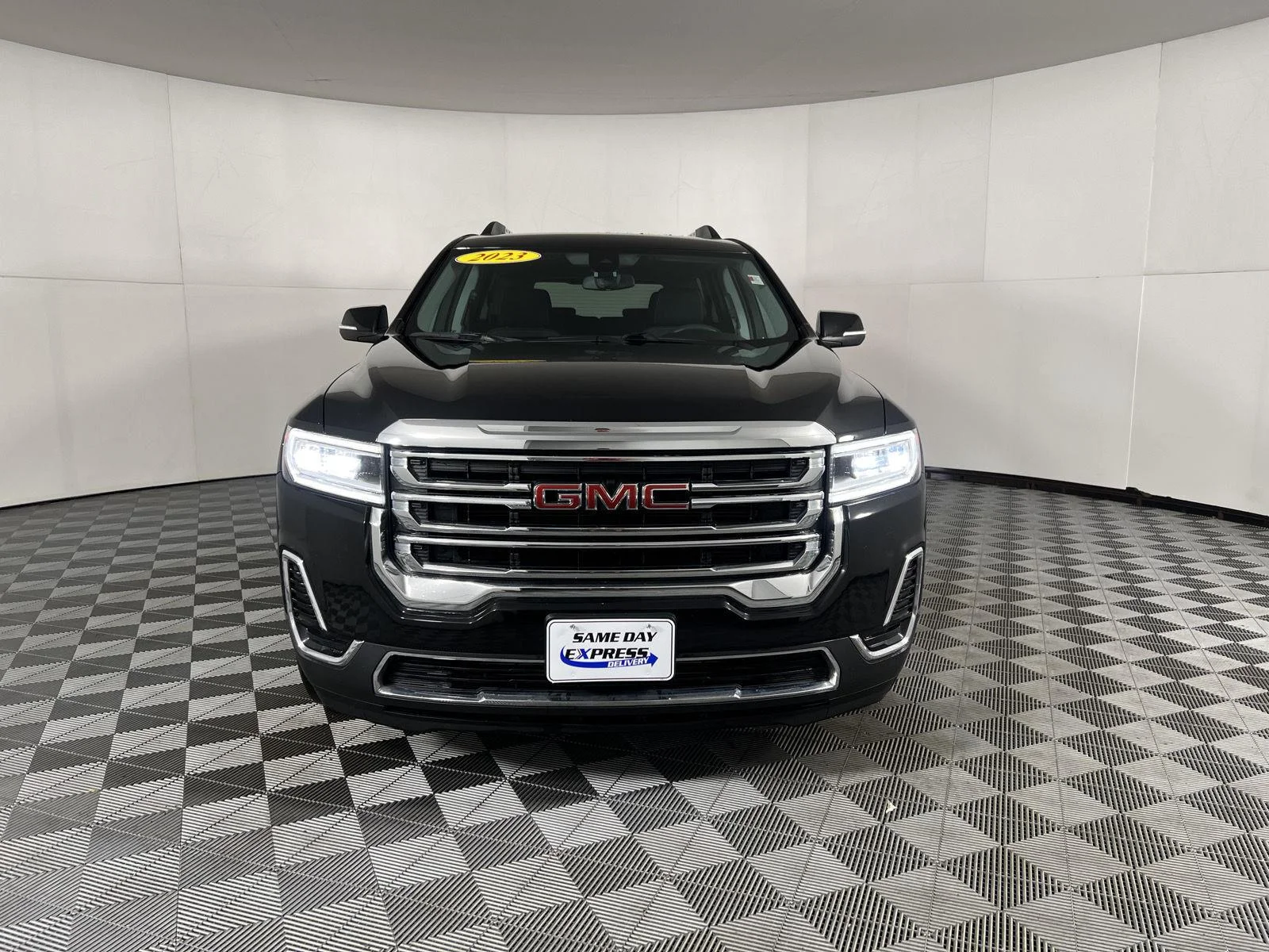 Used 2023 Ebony Twilight Metallic GMC SLE image 2