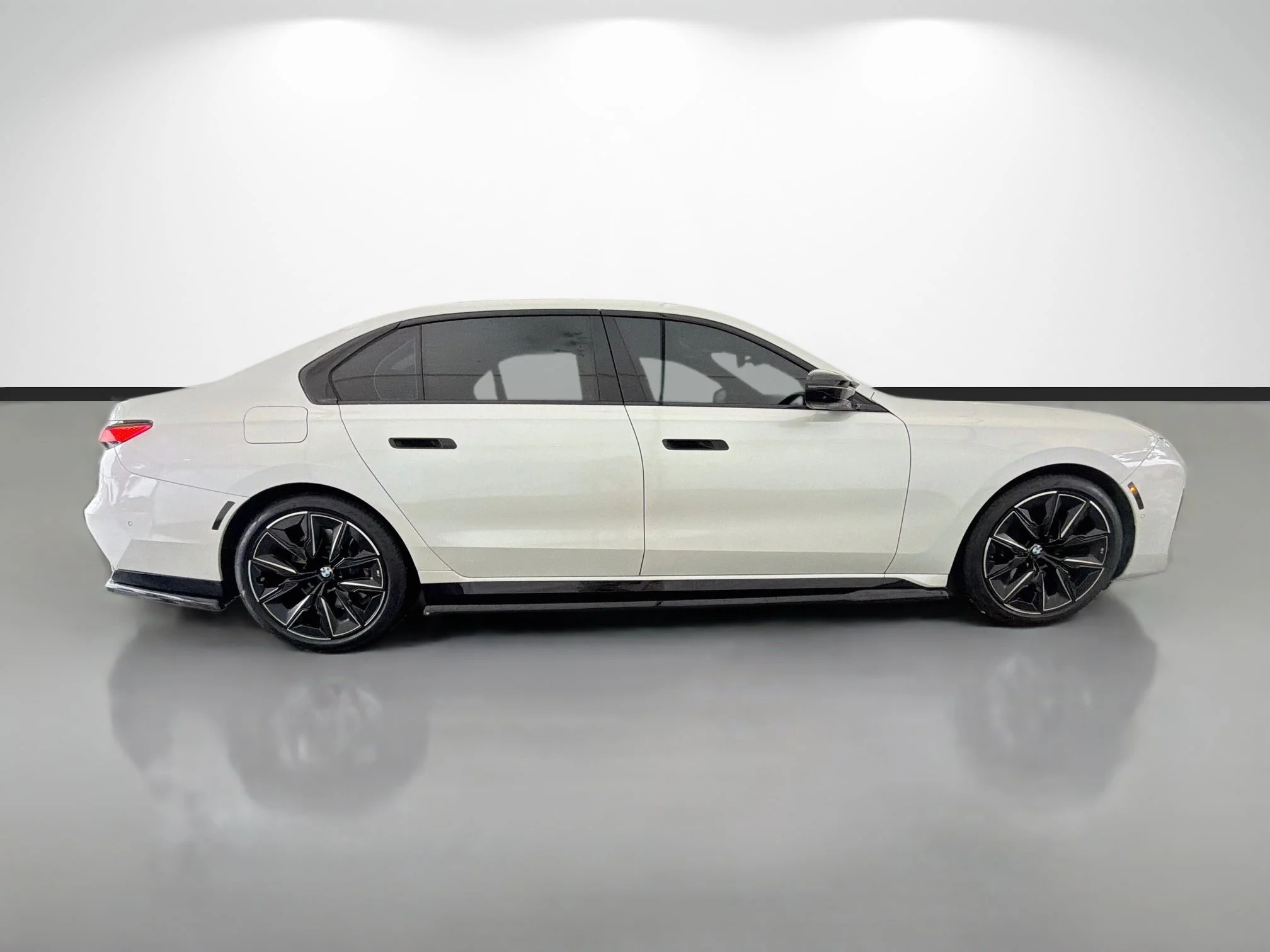 Used 2023 Mineral White Metallic BMW 740i image 2